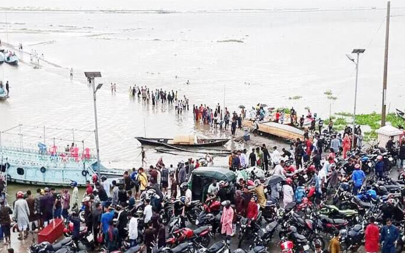 পর্যটকের ঢল