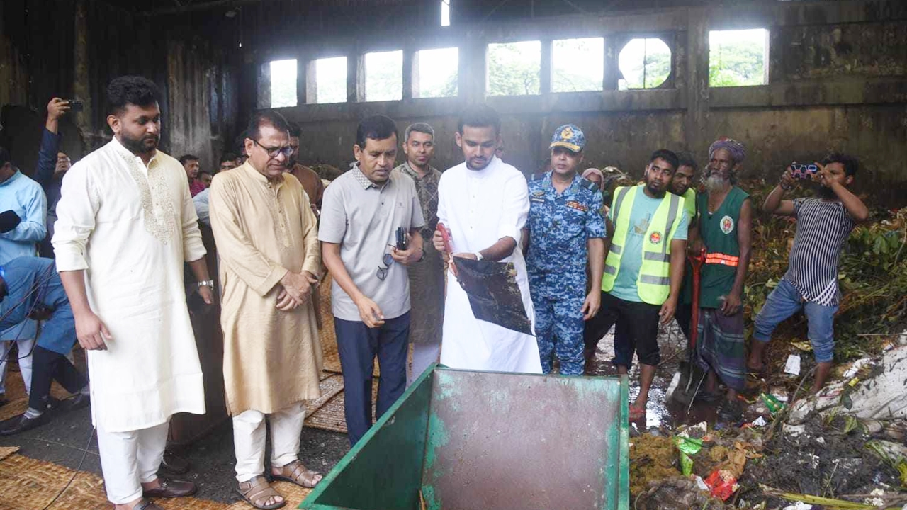 একযোগে ৭৫ ওয়ার্ডে বর্জ্য অপসারণ শুরু দক্ষিণ সিটির
