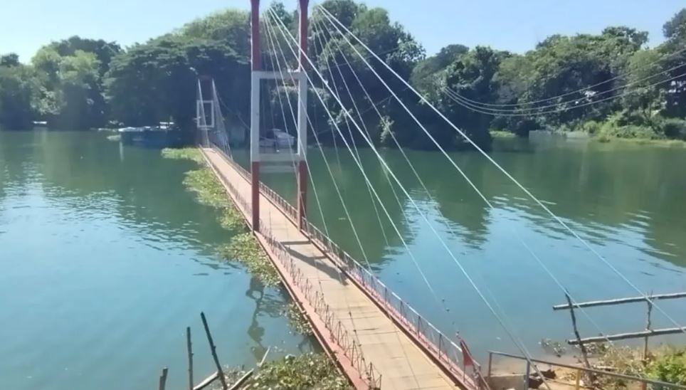 ভেসে উঠল রাঙামাটি পর্যটন ঝুলন্ত সেতু