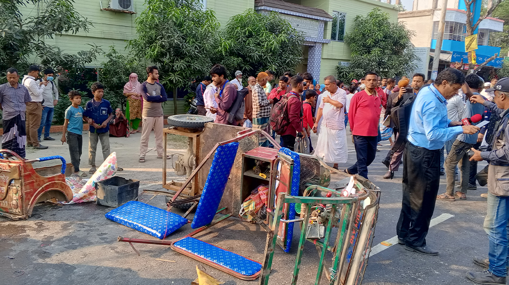 দিনাজপুরে বাস-অটোরিকশা সংঘর্ষে নিহত ৪