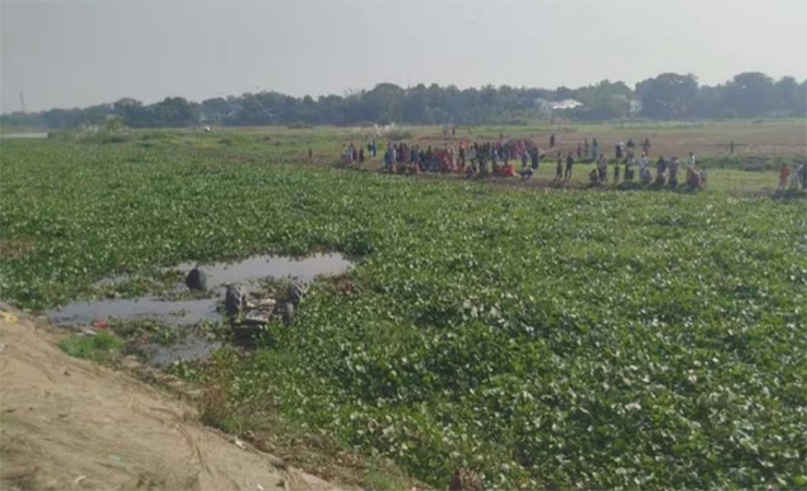 তিতাসে ট্রলি উলটে একই পরিবারের ৩ নারী নিহত